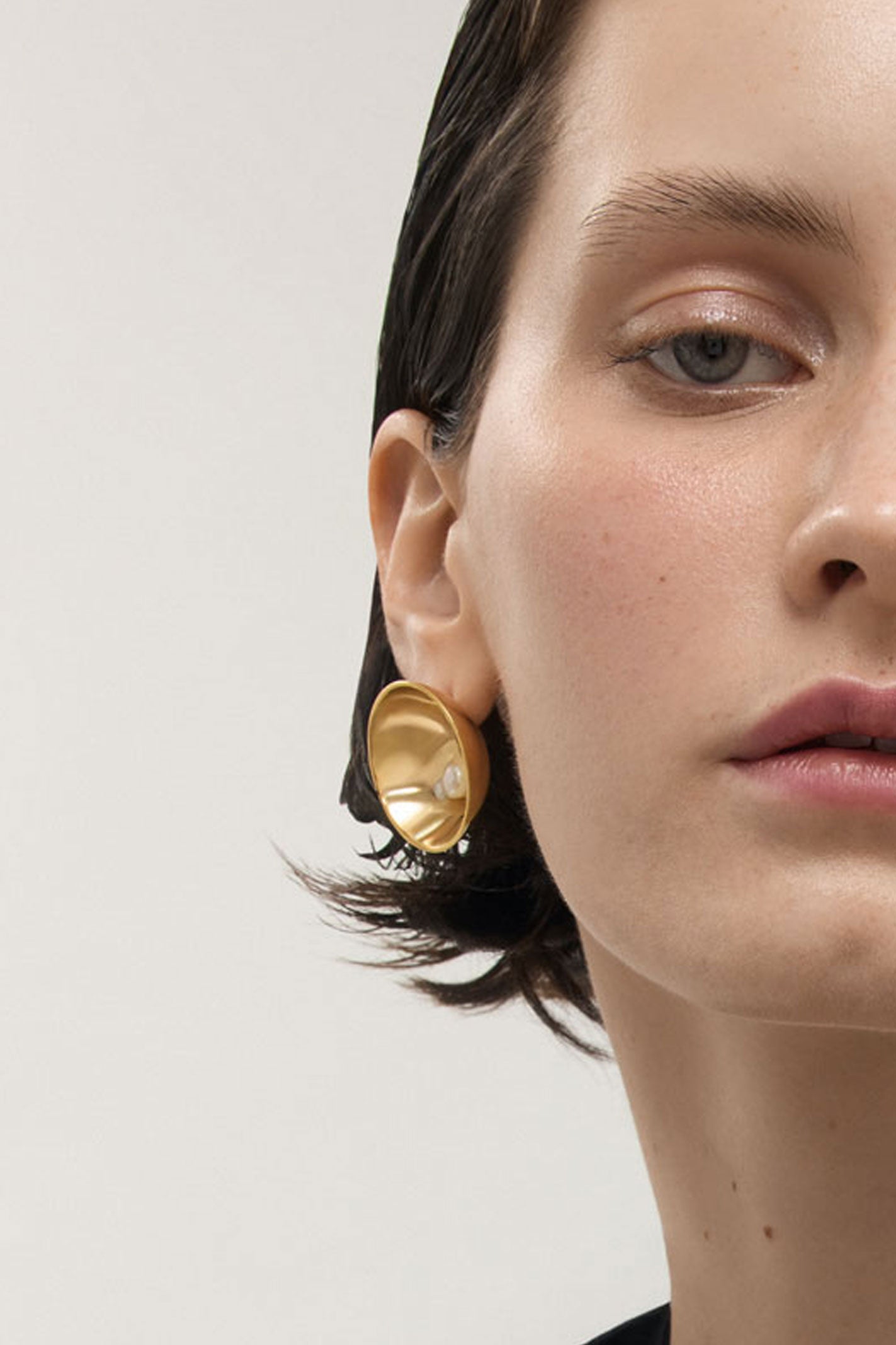 Lila Pearl Earrings - Gold Vermeil